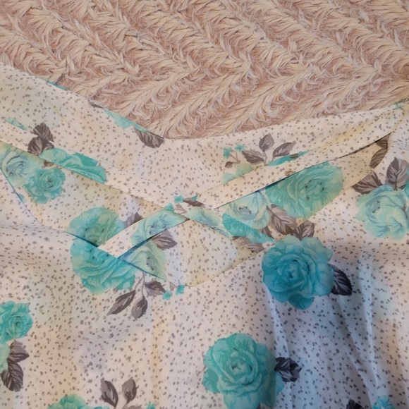 NWOT Torrid Size 4 Chiffon Cami - Picture 3 of 4